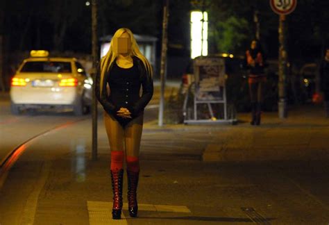 Finde eine Prostituierte Staßfurt