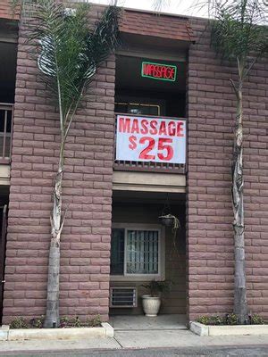 Nude massage in Fallbrook, California 