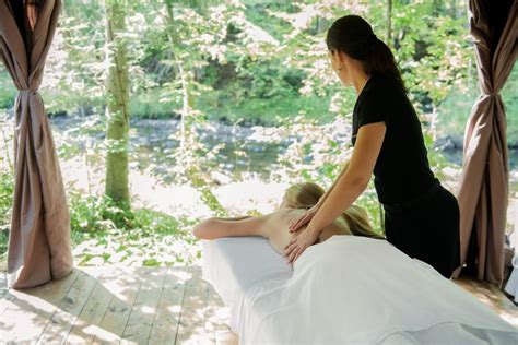 Where find parlors happy ending massage  in Magog  (CA) 