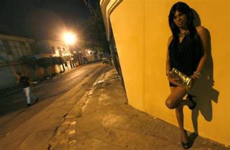 Find a prostitute Porto da Folha